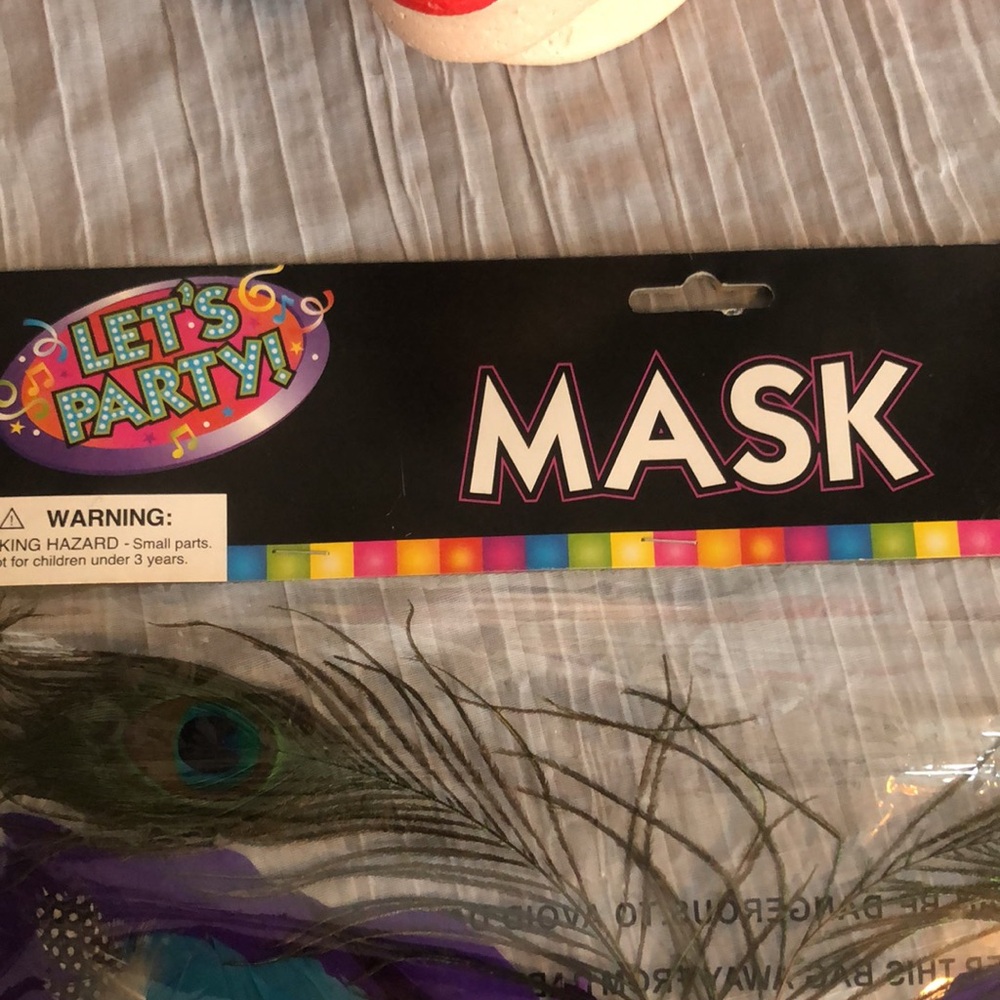 MARDI GRAS style lot of 2 masks Halloween costumes 1 NWT & 1 w/large feather - Picture 6 of 15